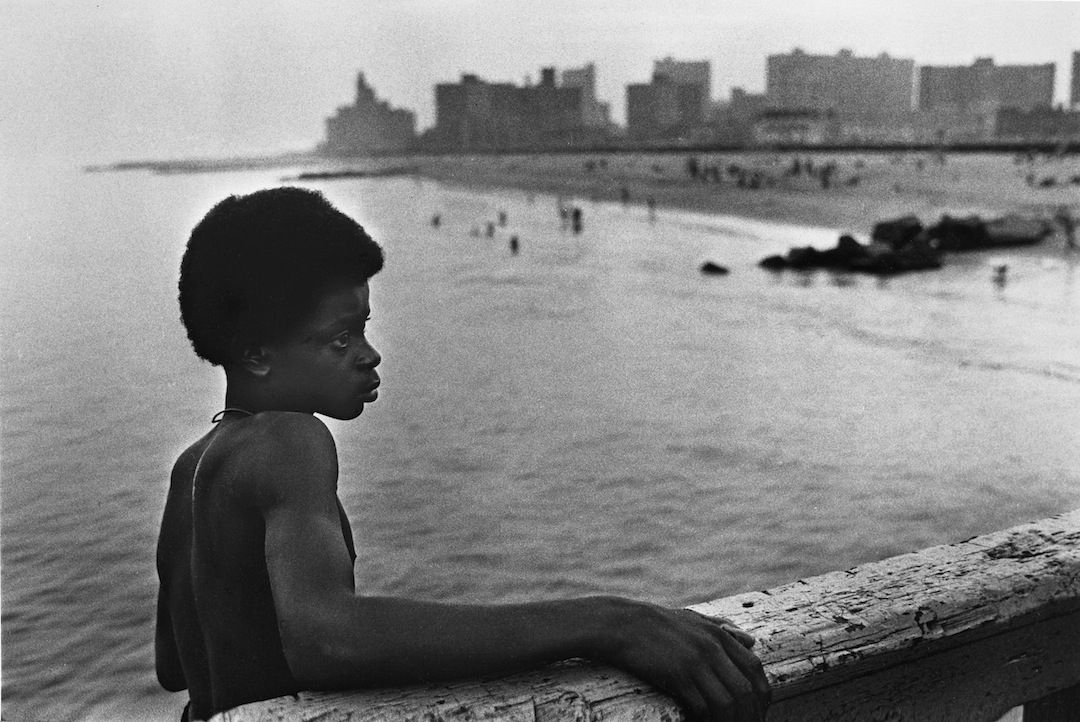Boy to jump off pier, 1980