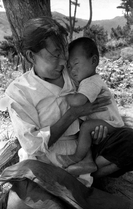 Korean mother and child, 1952