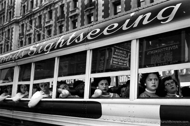 Sightseeing Bus, NYC, 1956, © Harold Feinstein