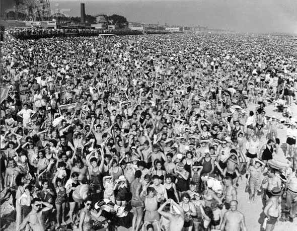 Afternoon crowd at Coney Island, Brooklyn, © Weegee, 1940, ©International Center for Photography
