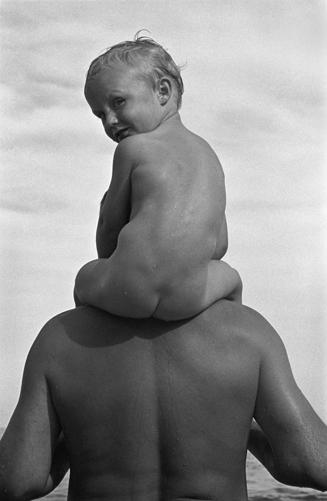 Boy on Father's Shoulders, 1987, © Harold Feinstein