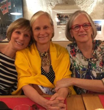 Les trois soeurs ath Les Quatres Saisons in Grimaud.  Ruth Thompson, Judith Thompson, Beth Black, 2016